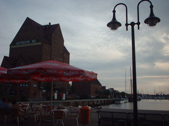 こういうところに腰を下ろして夕日が沈むのを待つのもいいけど…