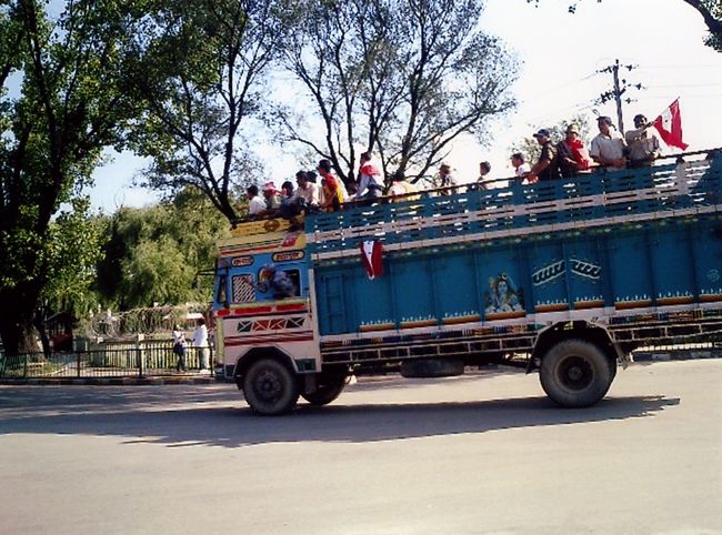 また目の前を帰って行きます。