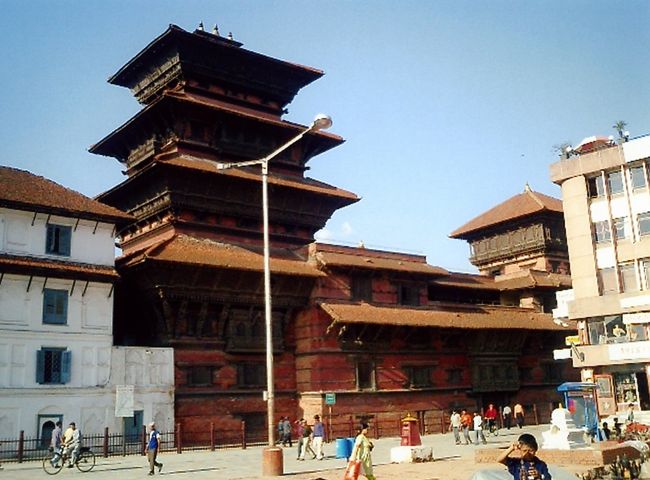 ダルバール広場です。ここがネパールグルカ王朝の首都。旧王宮を中心に古からの文化が漂います。