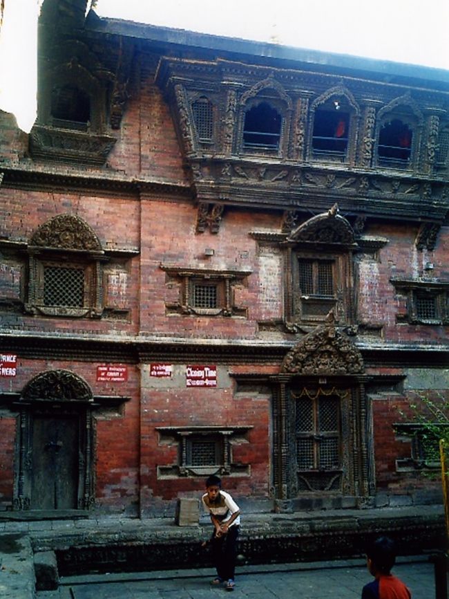 クマリの館。この窓からクマリが顔を出します。顔を出してる間は「ノーフォト」です。