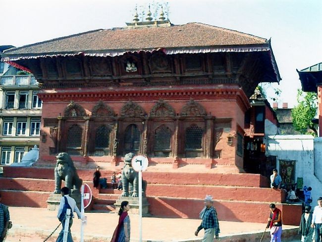 美しいネワールの建物群。シヴァ・パールヴァティー寺院。