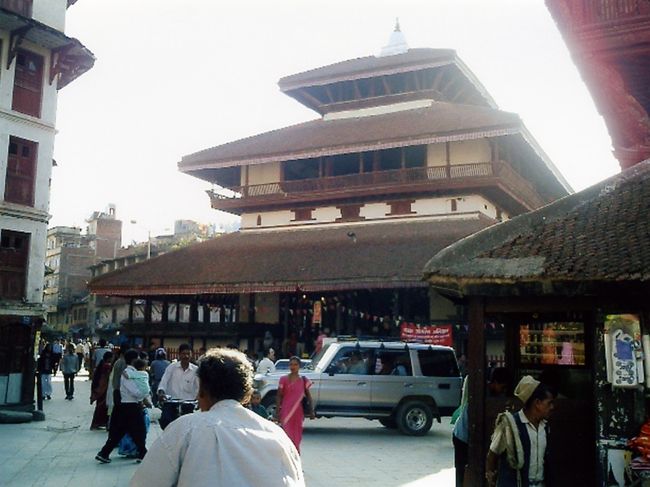 ネパール最古といわれるカスタマンダフ寺院。