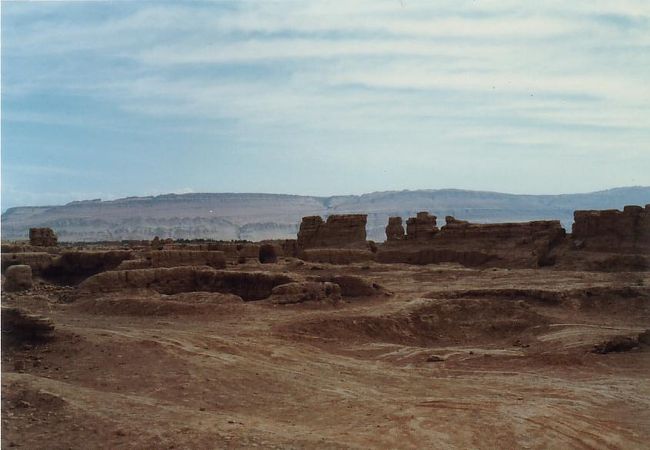 高昌故城。<br />こちらは緑がなく、荒涼とした風景。