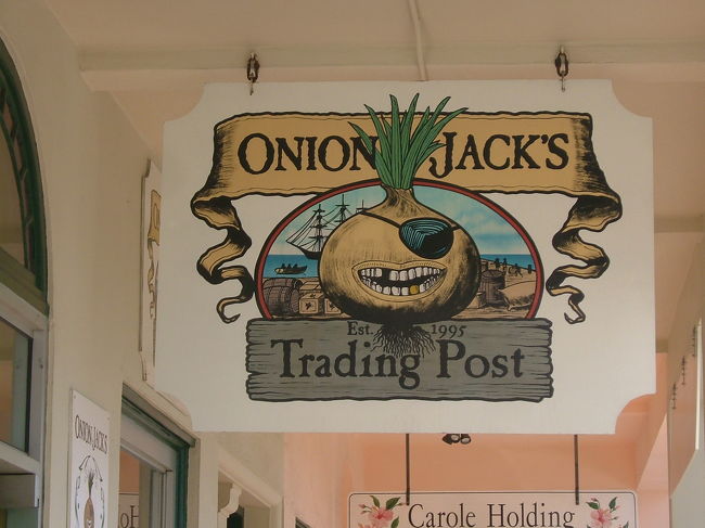 バミューダで有名（？）な「オニオンジャック」の看板。<br />思わずタオル買っちゃった〜〜。