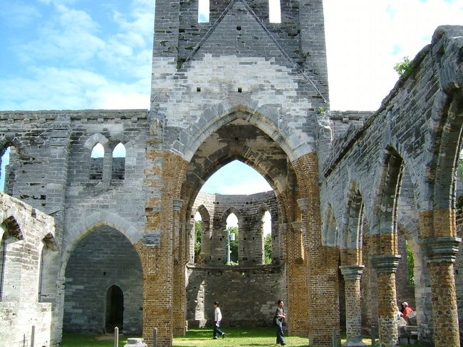 コレまた何の建物か忘れましたが、遺跡です。