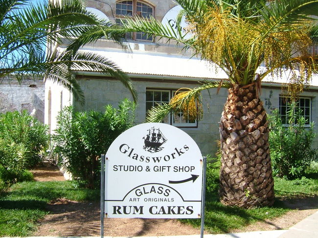 バミューダのラムケーキの工場。<br />賞味期限が結構短かったような気がする。