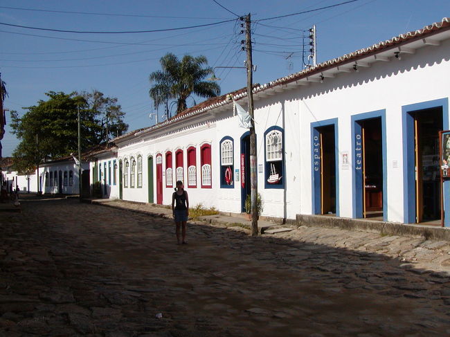 パラチーの町並みってこんな感じです。昔の身分に応じた教会がたくさんあるって話だったと思います。