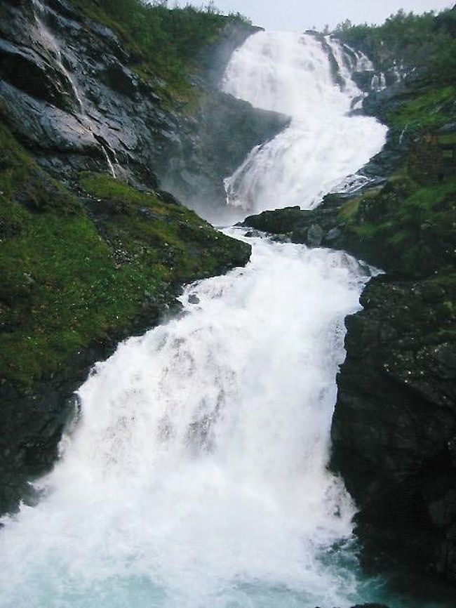急勾配で有名なフラム鉄道の途中にある滝。