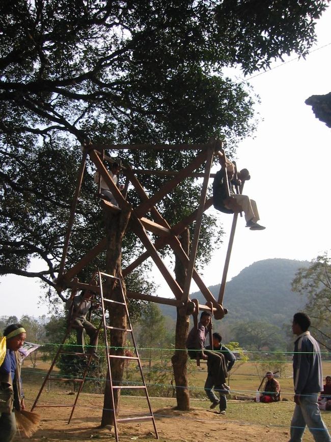 テレビで見た事のある、小さい観覧車。小さい事に驚くのではなく、思った以上の高速に驚きます。
