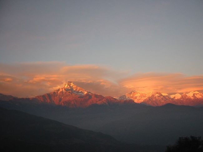 ダンプスの宿の庭から。