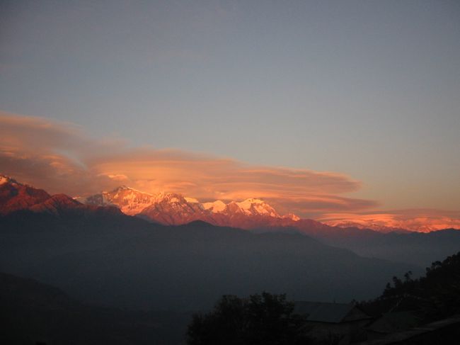 雲が山にひっかかって、面白い形になっていく。