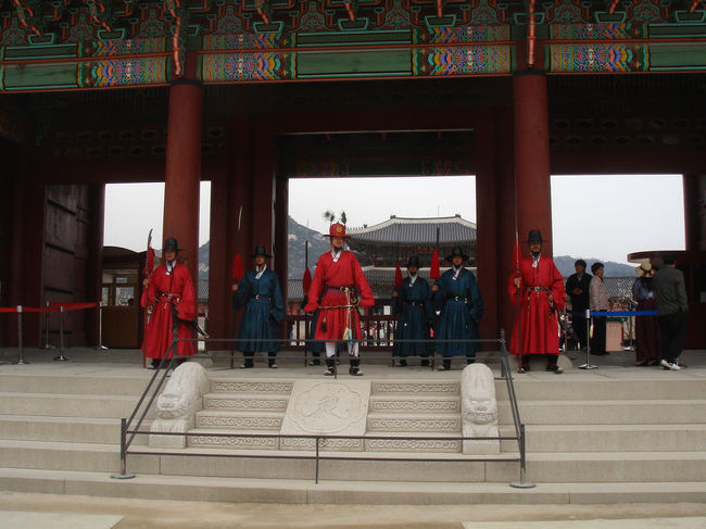 近衛兵(もう近衛兵と呼ぶことにします)が中にもいます。