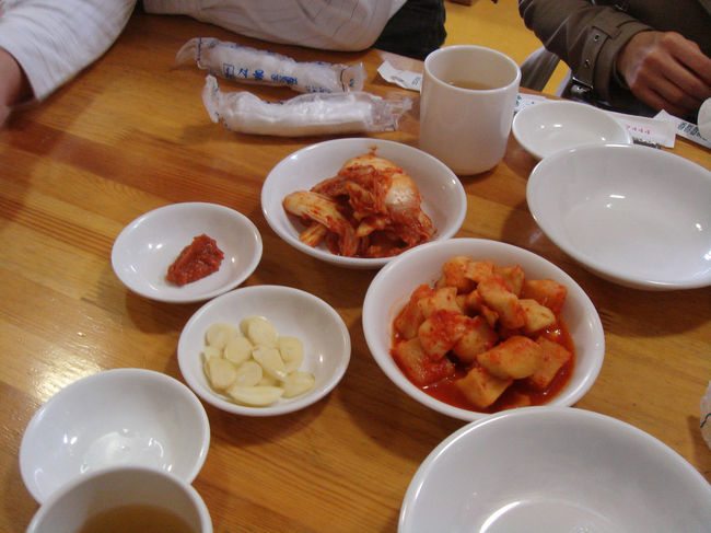 基本的にキムチとは無料でガンガン出てくるシステムらしいです。