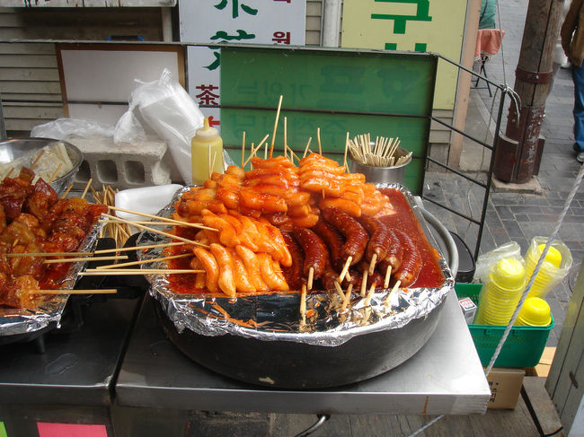 屋台のジャンクフードもバリバリ食べたいところですが、夜には豪華な焼肉を食べる予定だったので、ジャンク系は極力ガマンしました。
