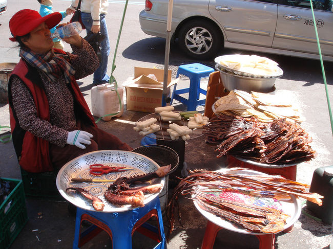 そうそう、日本人もだけど韓国の人もイカすきだよねー。街で相当イカを見た。