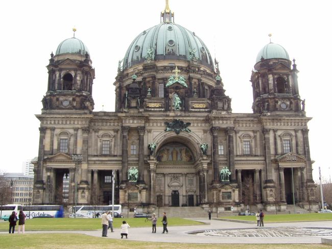 大聖堂。しぶくて良い感じ。