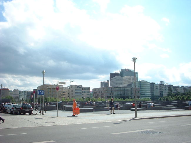 ２００５年５月に完成したばっかりの「ユダヤ人犠牲者記念館」