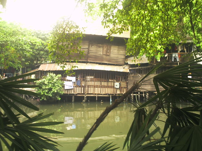 運河の水はキレイではない・・<br />だが、臭いの発生はないので風景として<br />耐えられる