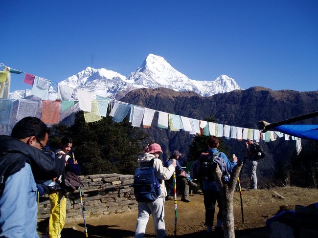 ゴレパニ(下の町)のロッジ群