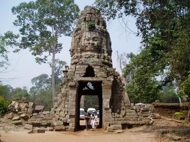 アンコール・トム？<br />ひたすら暑かったことを思い出します。