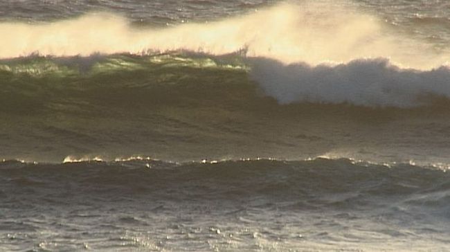 波を透かして向こうが見えます。<br />インド洋の海が波が荒かった。