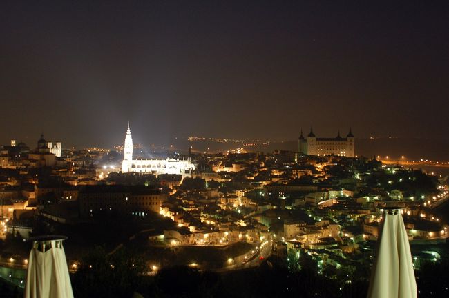 古都・トレドの夜景です。パラドール・トレドの自室からの撮影です。