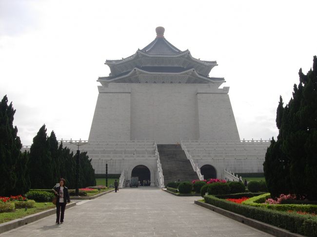 どーんとそびえる中山紀念堂