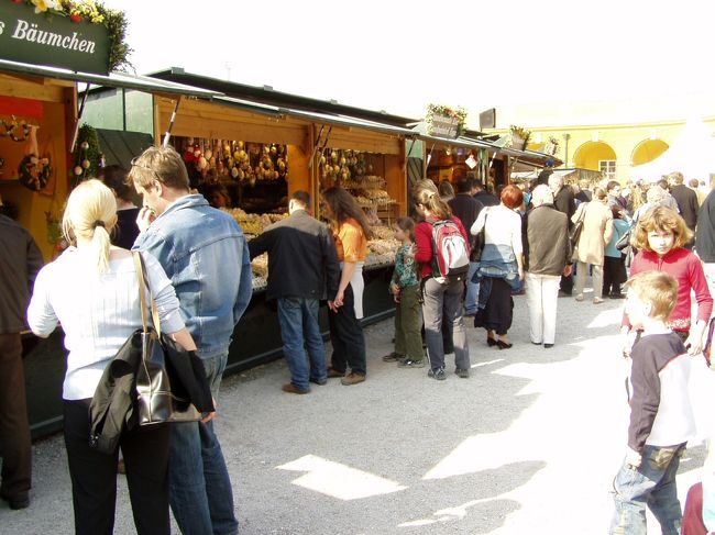 イースター間近のため出店がたくさん。