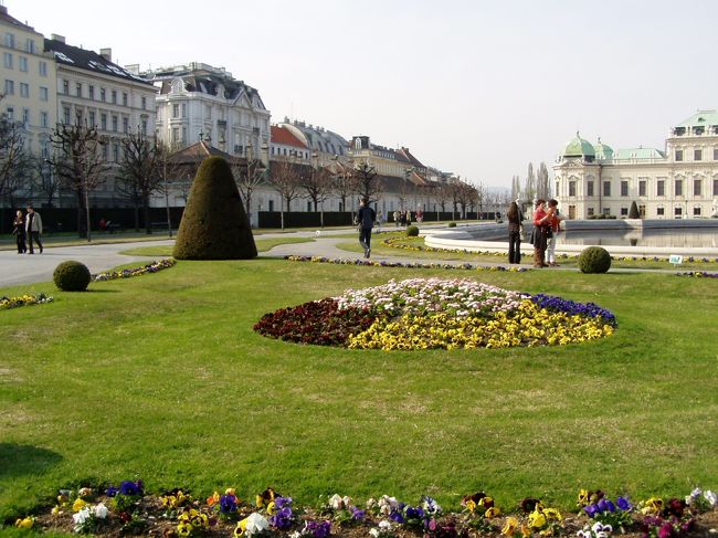 庭園は良く手入れされていた。