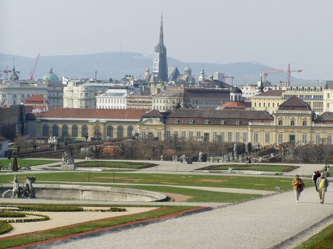 この近くは大使館が多い。
