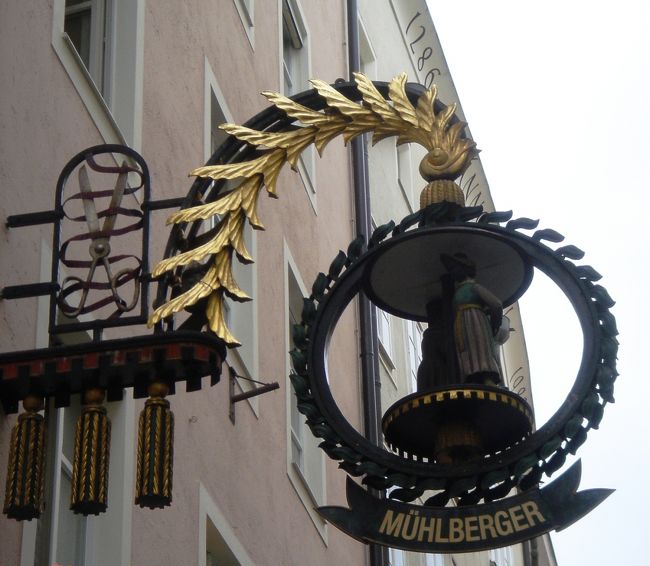 旧市街ゲトライデ通りの看板<br />