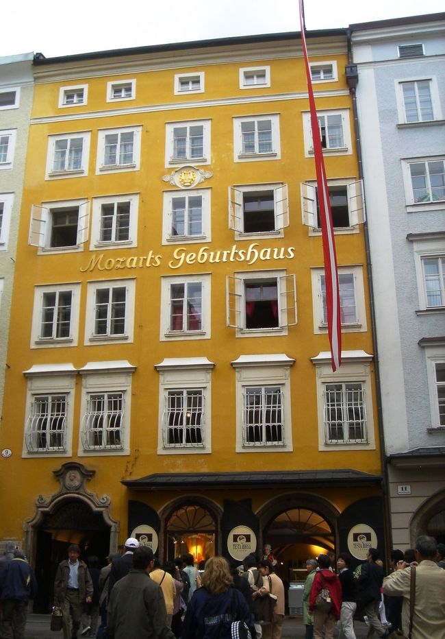 ゲトライデガッセ9番地<br />モーツァルトの生家兼記念館<br />