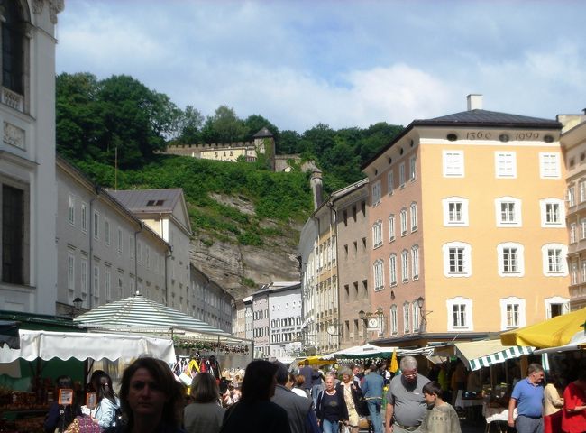 ゲトライデ通りとレジデンツ広場の間の市場