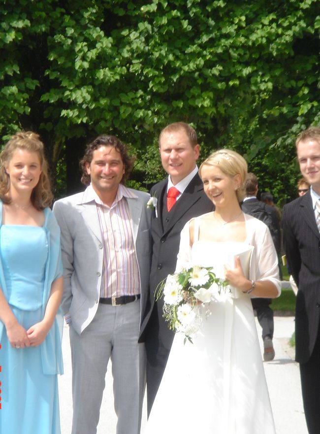 結婚式の記念撮影に出逢う　早速パチリ<br />今回の旅でチェスキー・ブディヨビッツェに続き２度目  お幸せに