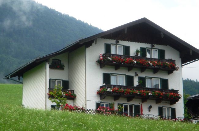 ザルツブルクからザルツカンマーグートを通って<br />ハルシュタットへの道すがら<br />