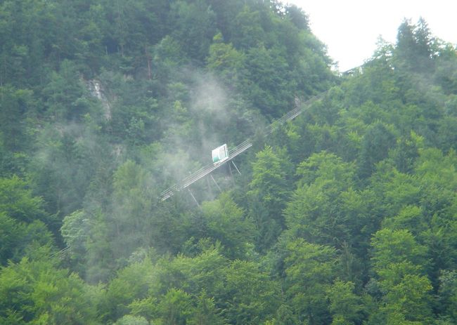 塩坑見学のケーブルカー　ハルシュタットの街の南<br />