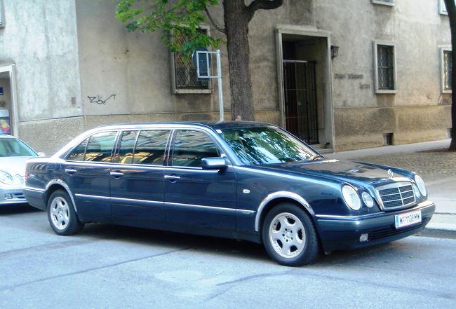 6ドアのベンツを発見