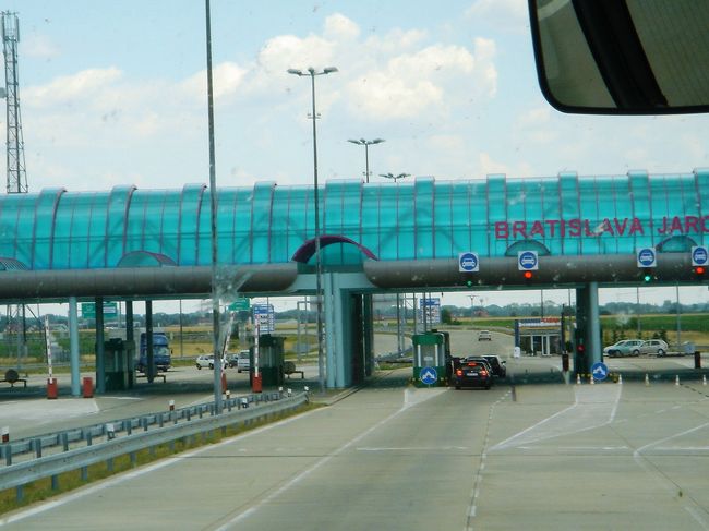 スロバキヤ入国　<br />（ちなみにスラブ人の地と言う意味だそうです）