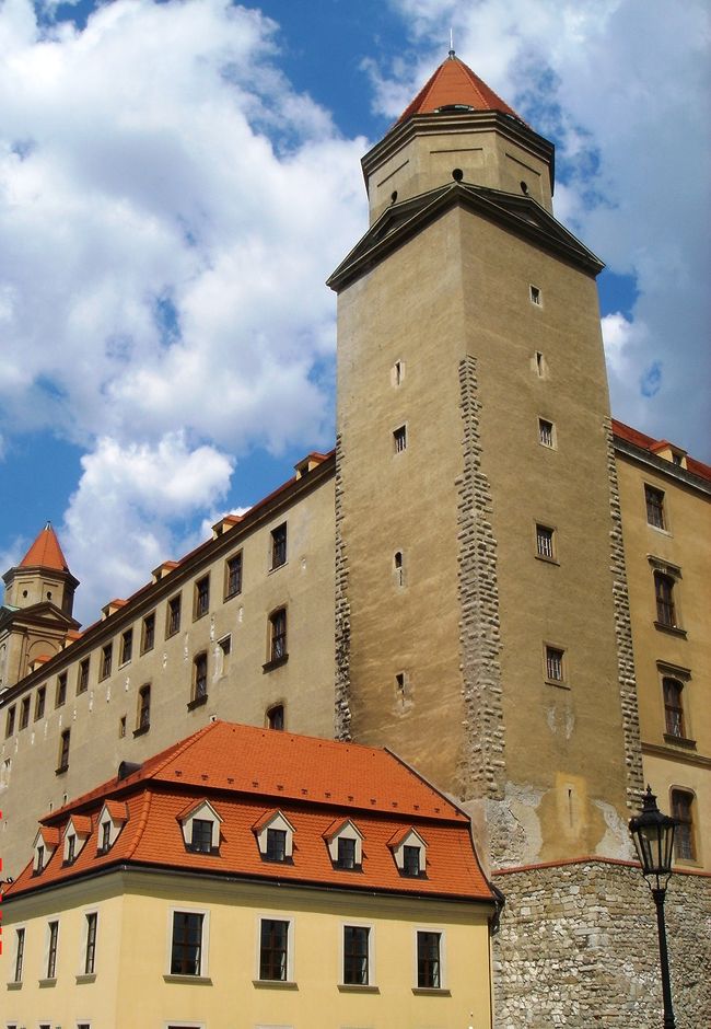 ブラチスラバ城　<br />現在の城は１８世紀の女帝マリア・テレジア時代のもの<br />