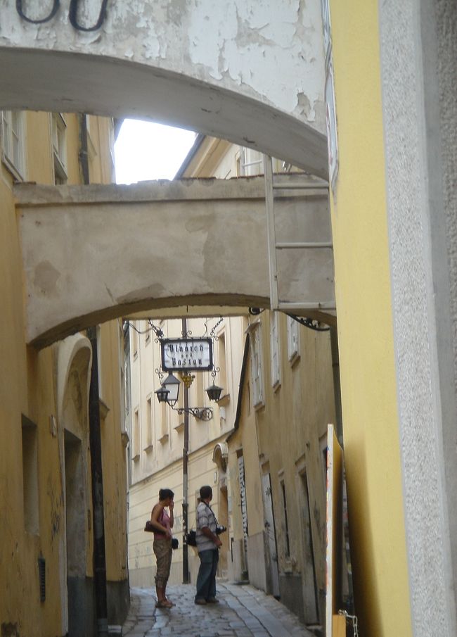 ラチスラバ旧市街　路地をたどれば中世の世界