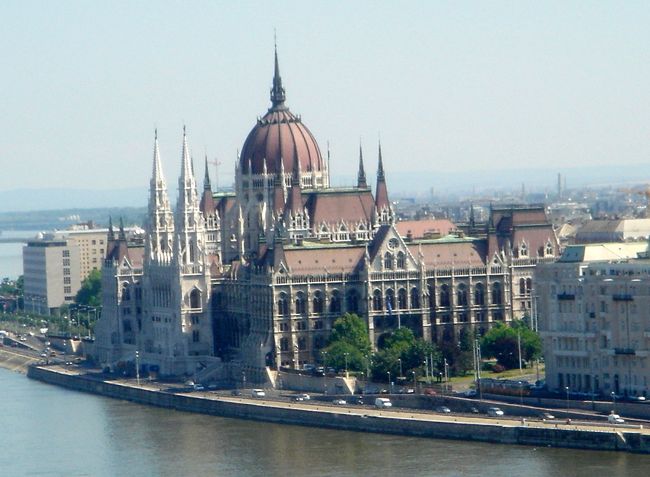 漁夫の砦から　国会議事堂