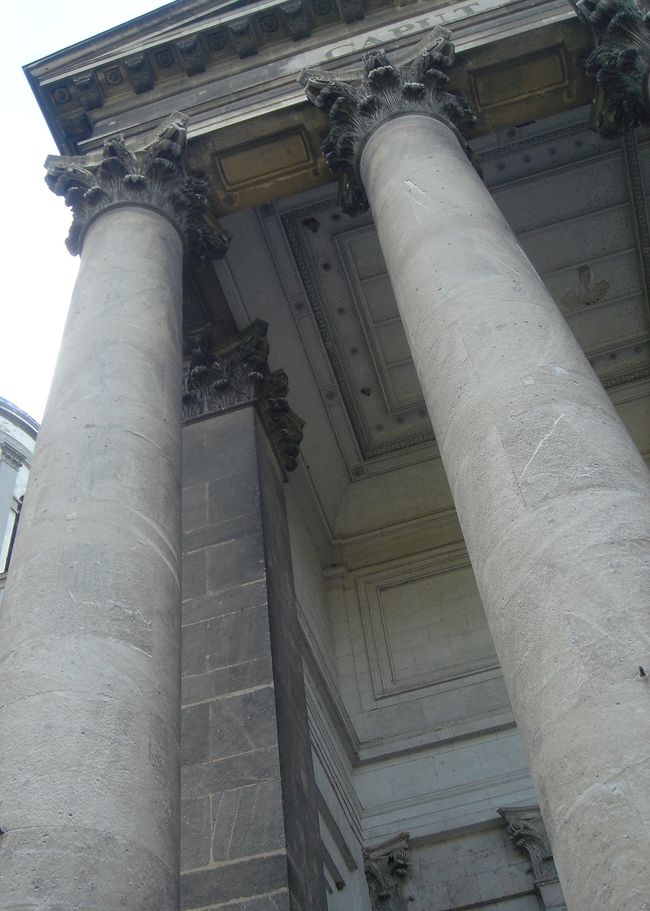 見上げるとなお壮大さが