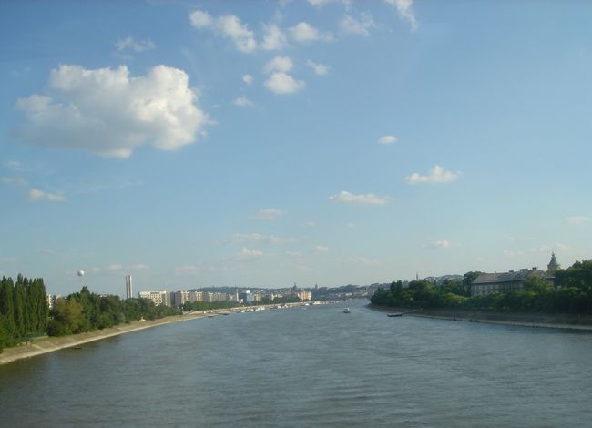 マルギット橋を渡りペシュト市街へ