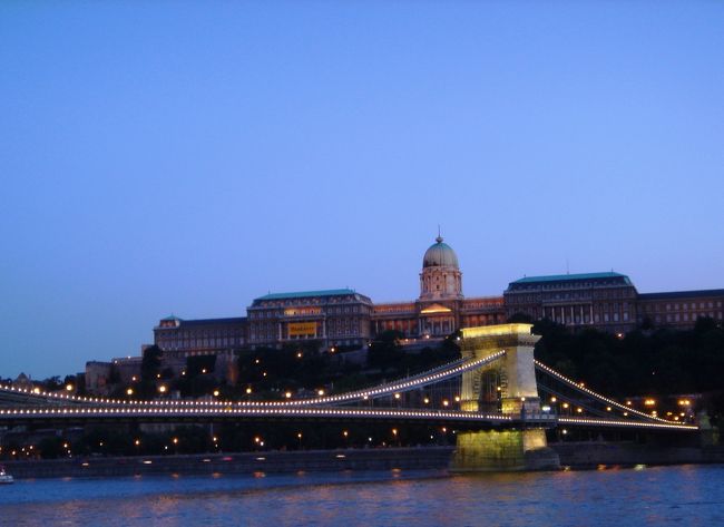 ブダペスト夜景ドナウ川クールーズ<br /><br />暮れなずむドナウ川を美味しい生ビールとともに堪能しました