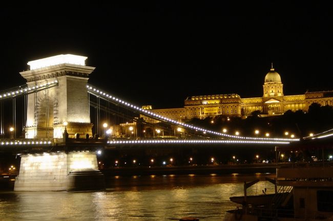 鎖橋とブダの王宮