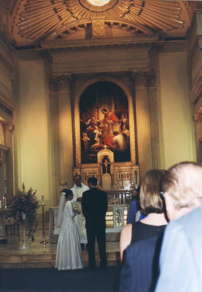 ２人はボランティア活動で出会った教会で挙式しました。<br />ステンドグラスがキレイなとても立派な教会でした。