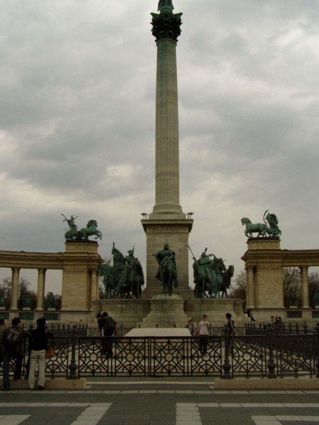 英雄広場。ここはペスト側。