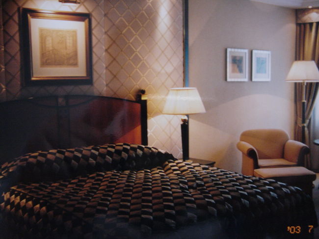 部屋は大変綺麗でまあまあの広さもあり、最新の設備が整っていましたが、部屋の窓からの眺めはイマイチでした。<br />当初予定していた、マリオットにすれば良かったかもと少し後悔しました…。