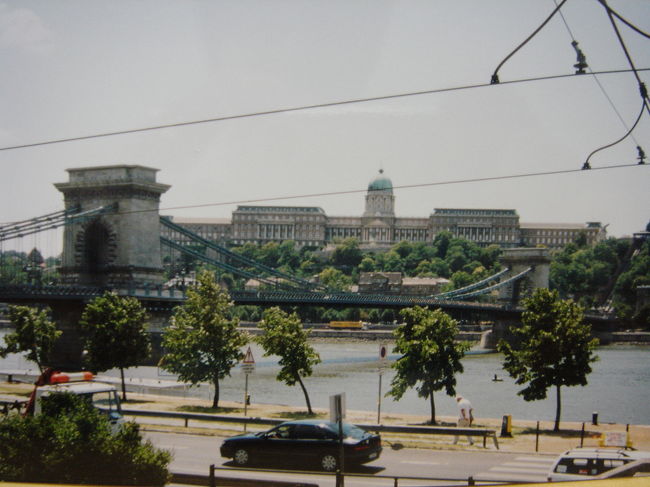 ブダペストと言えば、ドナウ川に架かるくさり橋が有名です。