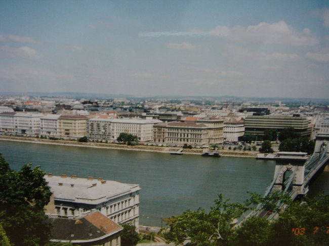 王宮の丘からペスト側の眺めです。